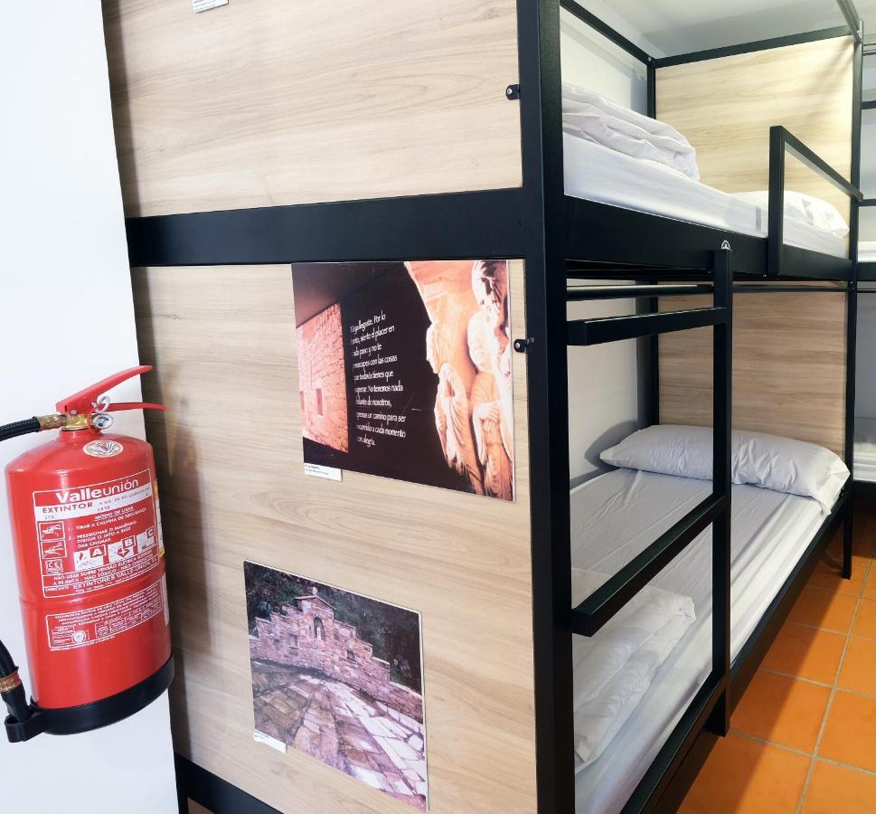 Albergue Santiago De 卡米尼亚 外观 照片