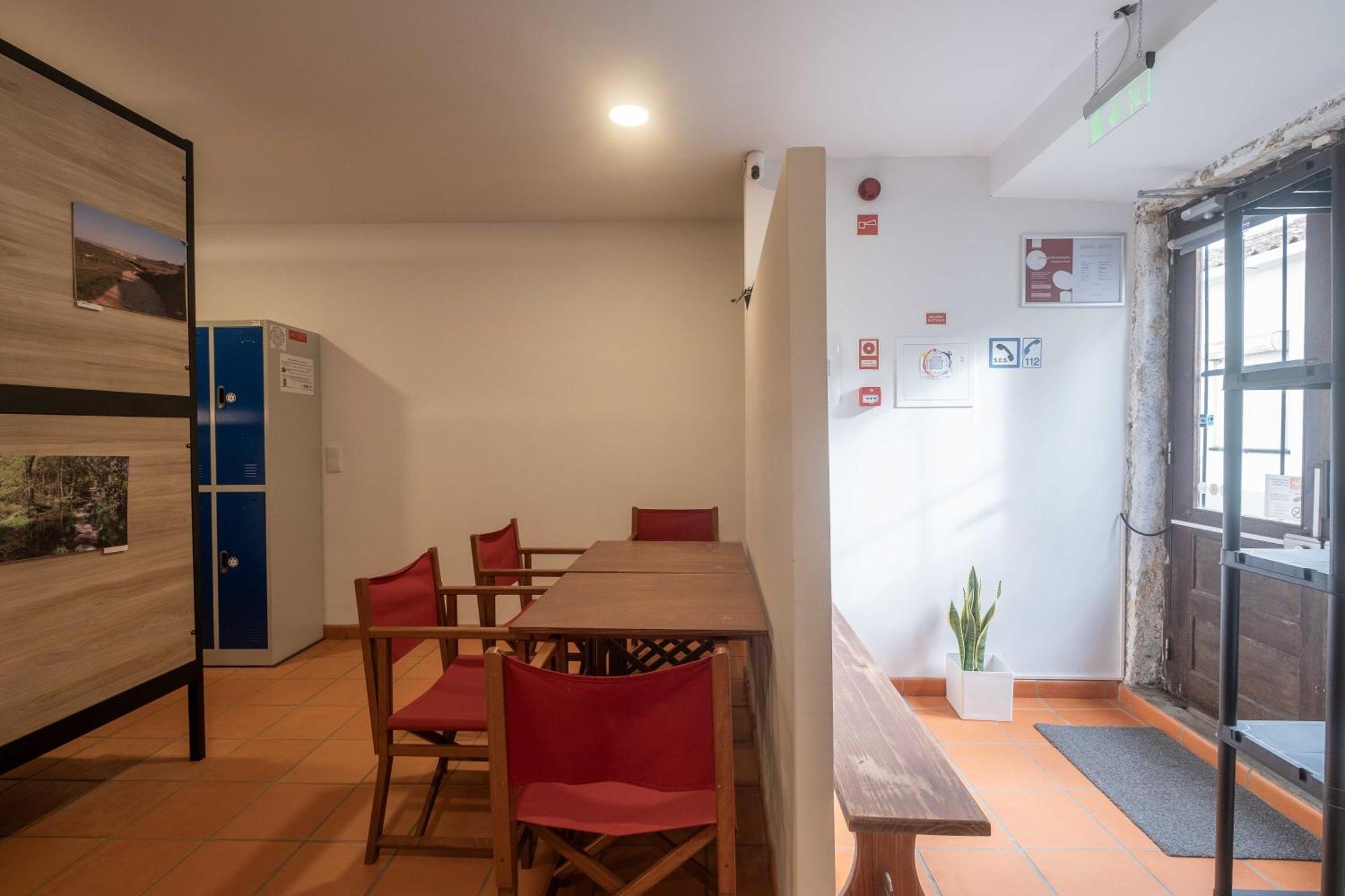 Albergue Santiago De 卡米尼亚 外观 照片