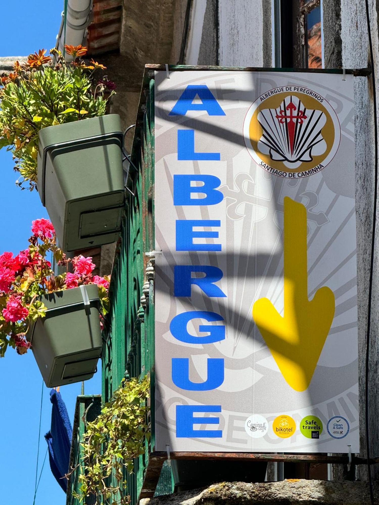 Albergue Santiago De 卡米尼亚 外观 照片